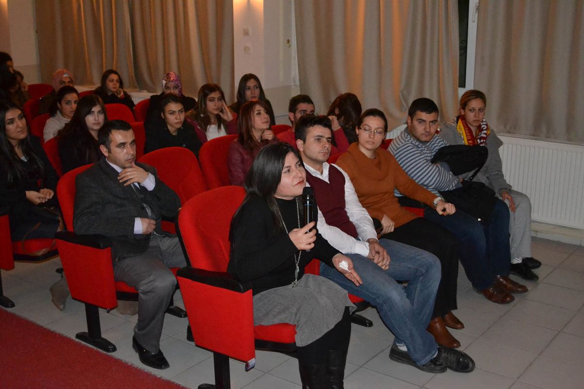 Aşkın ve İncili, Üniversite Öğrencilerini Dinledi