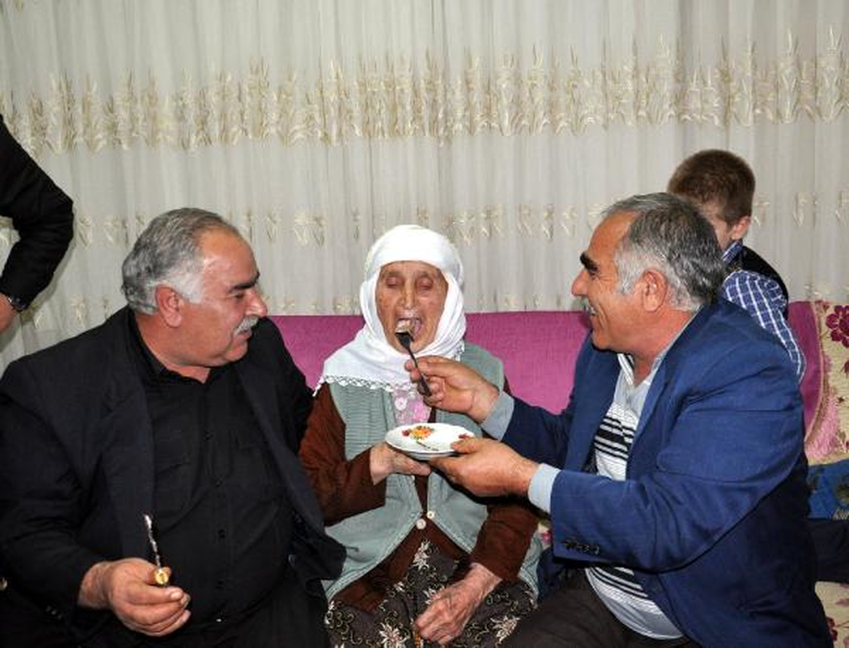 Ayşe Nine İçin 111. Yaş Günü Sürprizi