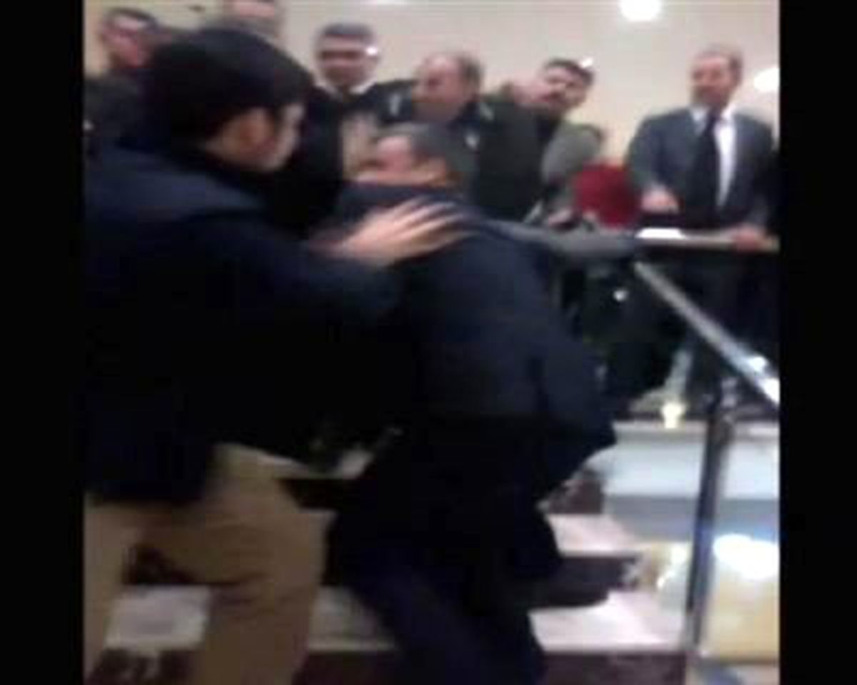 Bakan Günay\'a Yumurtalı Protesto