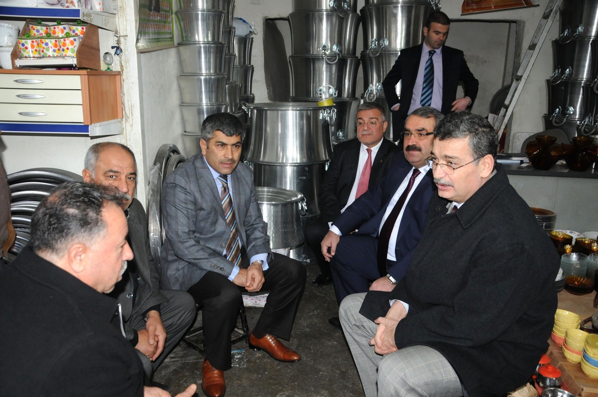 Bakan Yardımcısı Halil Etyemez Çarşı Ziyareti Yaptı