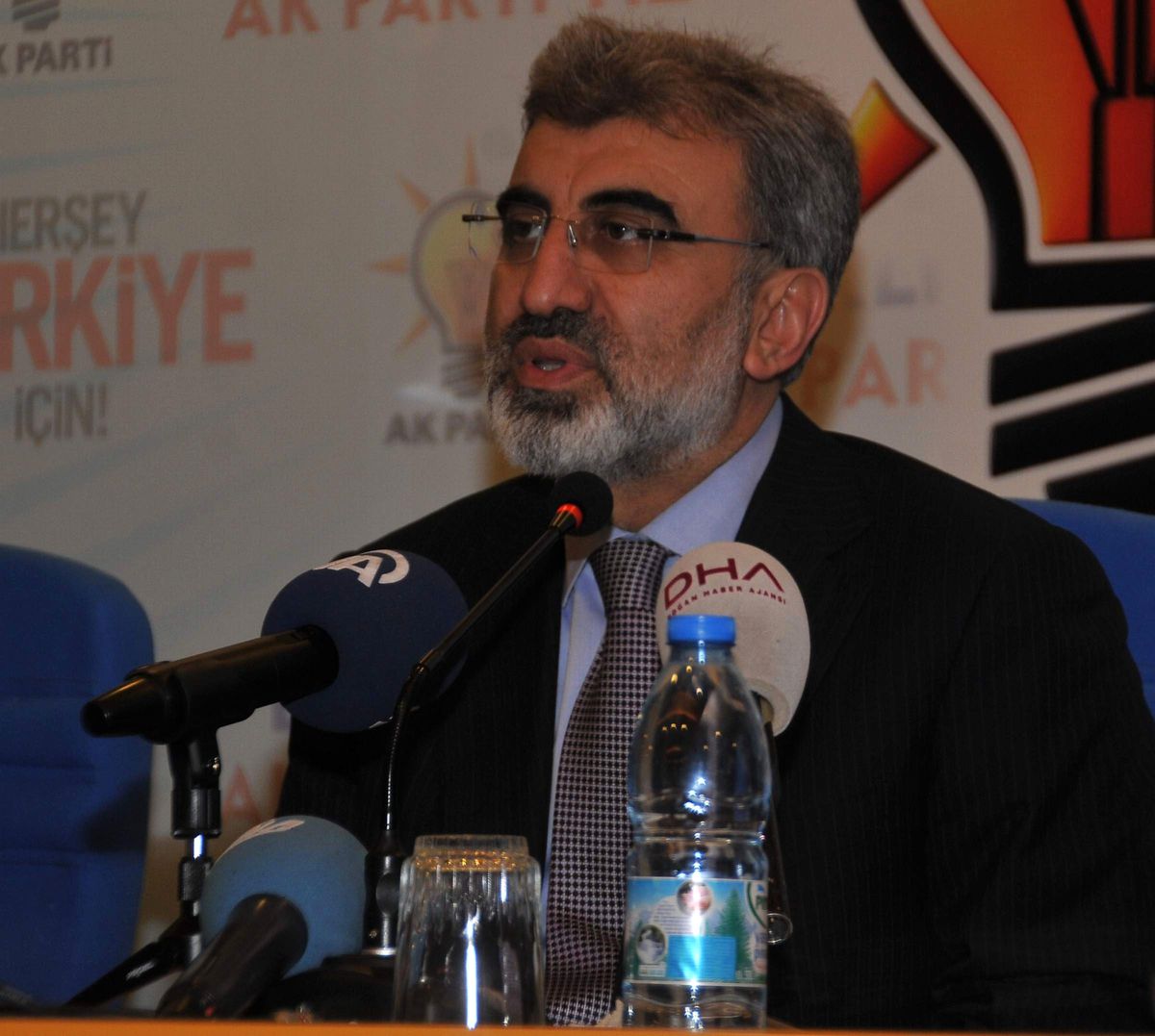 Bakan Yıldız, AK Parti Gençlik Kolları ile Bir Araya Geldi