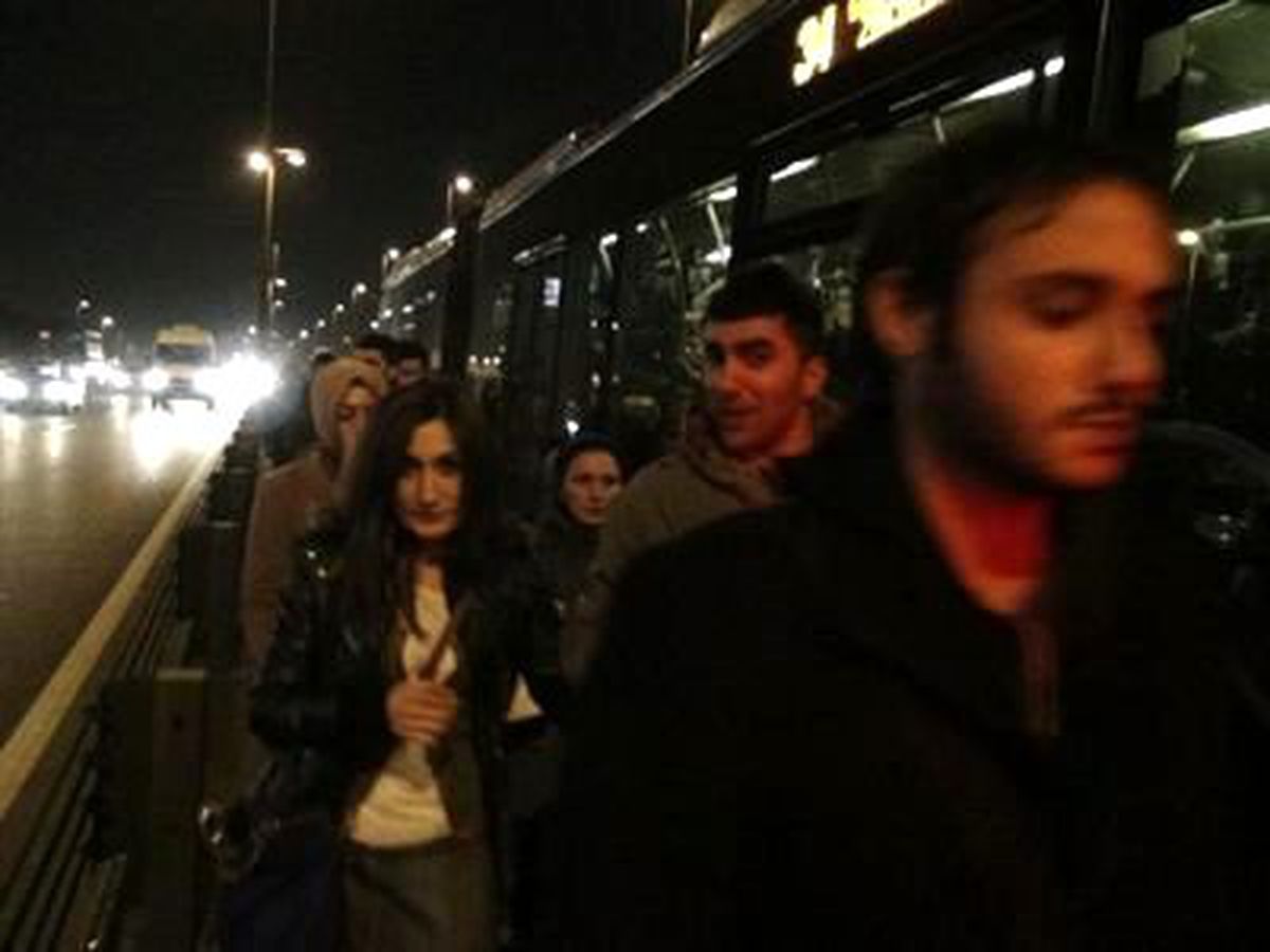 Bakırköy\'de Metrobüs Çilesi