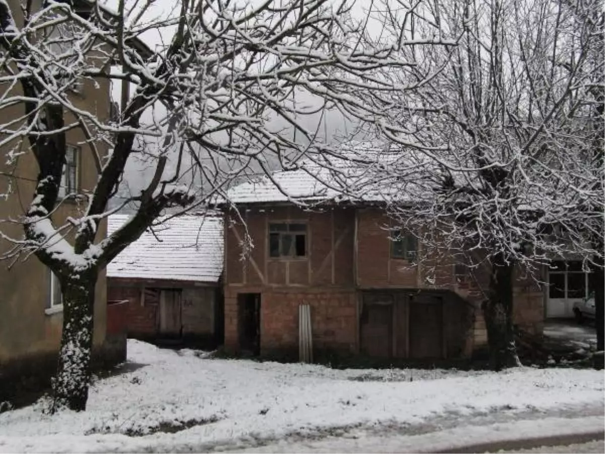 Bartın\'a Mevsimin İlk Karı Yağdı