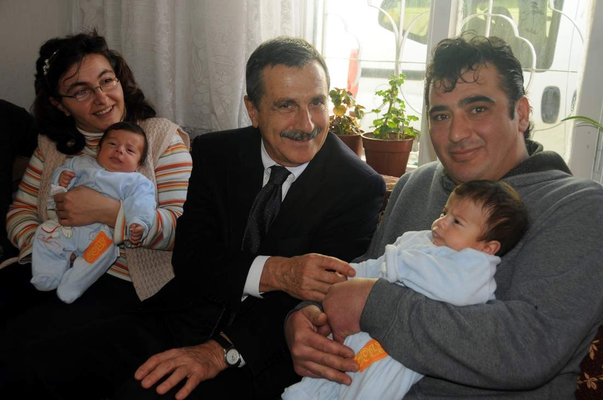 Başkan Ataç İkizleri Ziyaret Etti