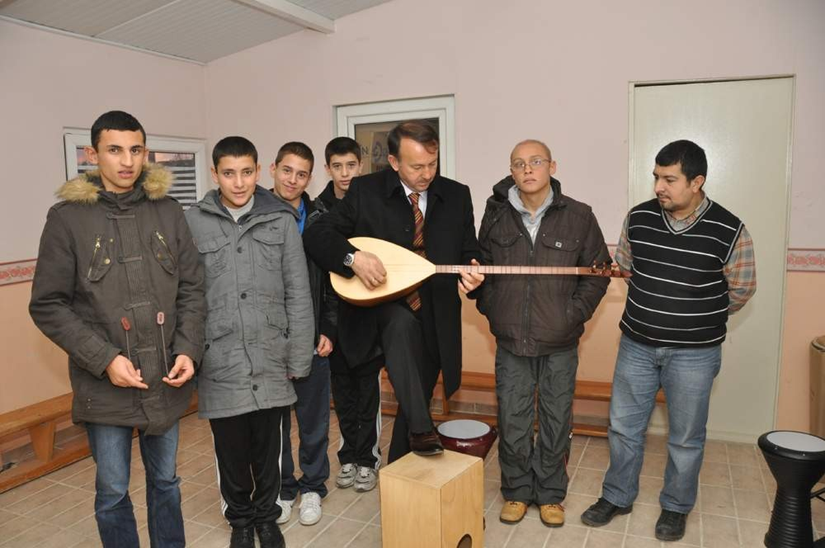 Başkan Karabalık Engelli Çocukları Ziyaret Etti