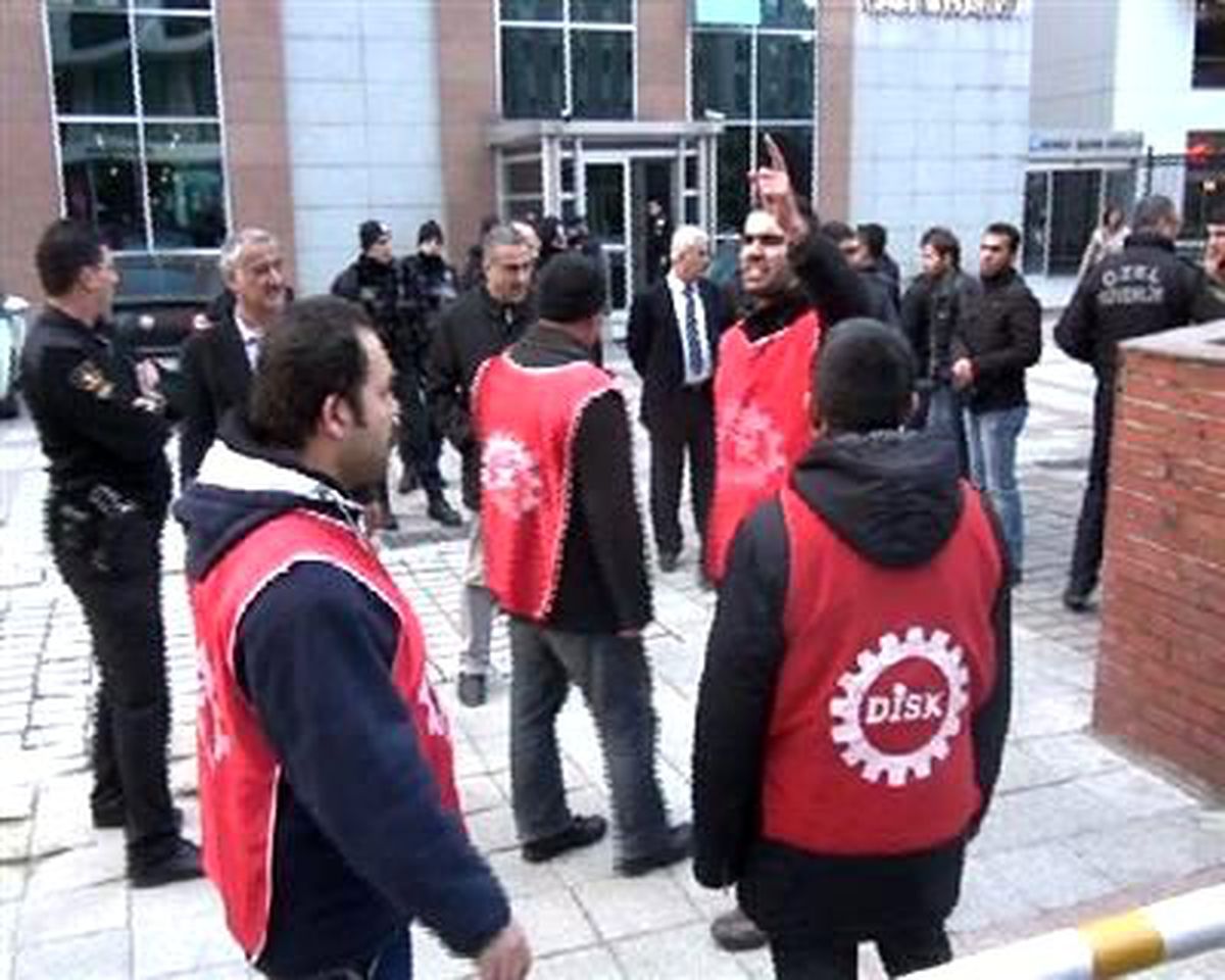 Bedaş\'ta İşçi-Polis Arbedesi
