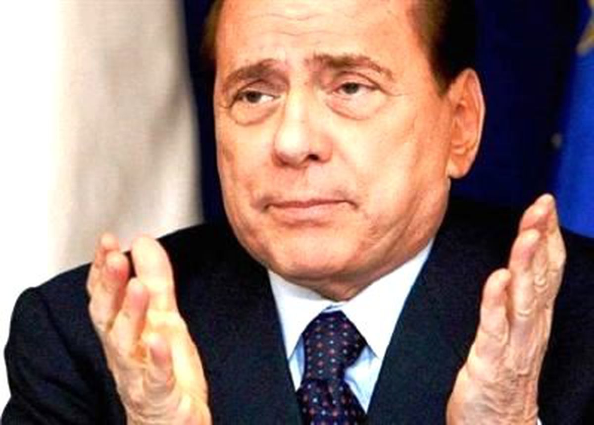 Berlusconi Çark Etti