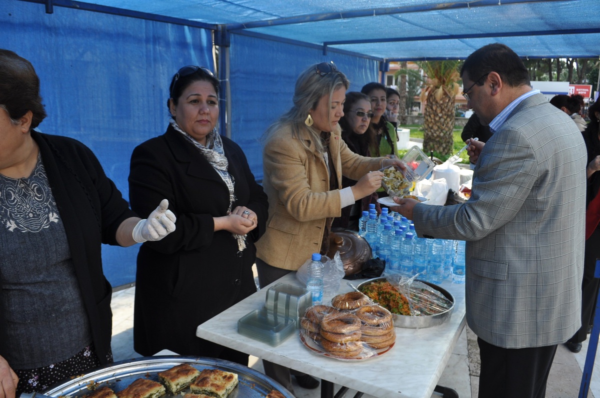 Cumhuriyet Kadınları İhtiyaçları İçin Milas\'ta Kermes Düzenledi