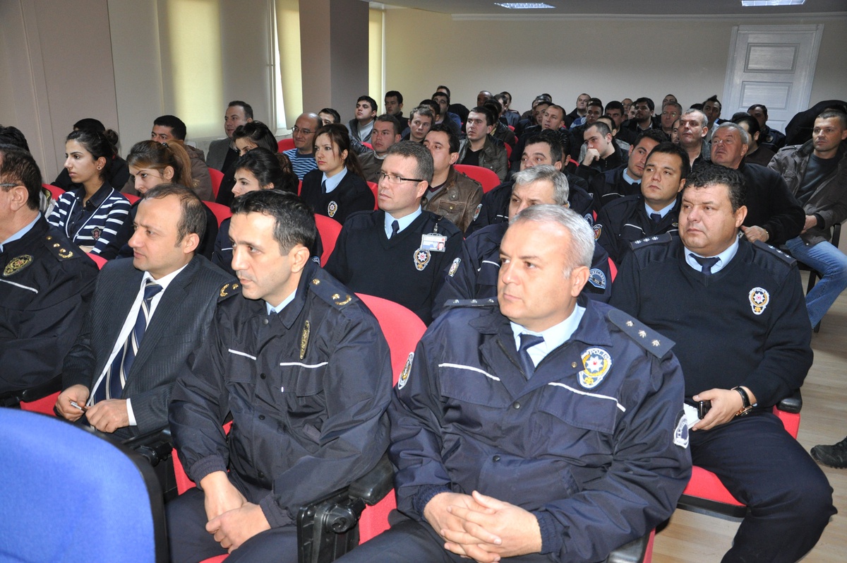 Emniyetten Personeline " Göz Yaşartıcı Gaz Spreyi " Semineri