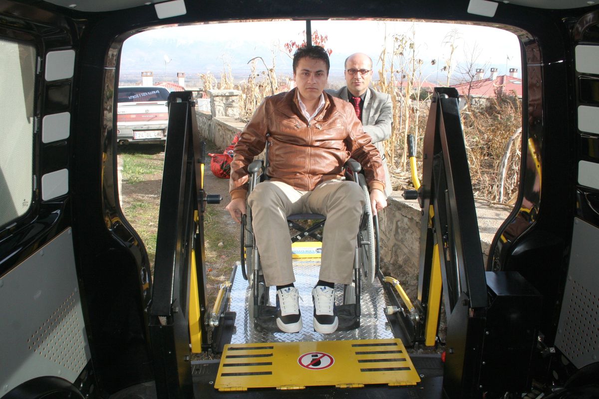 Erzincan'da Engellilere Özel Servis Aracı