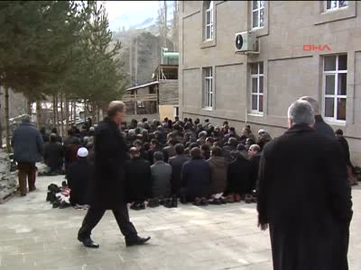 Şehit Polis Toprağa Verildi
