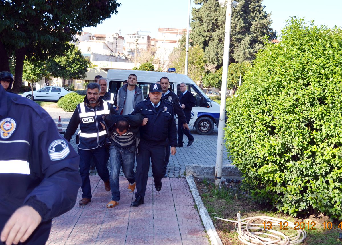 Hırsızlık Zanlıları Yakalandı