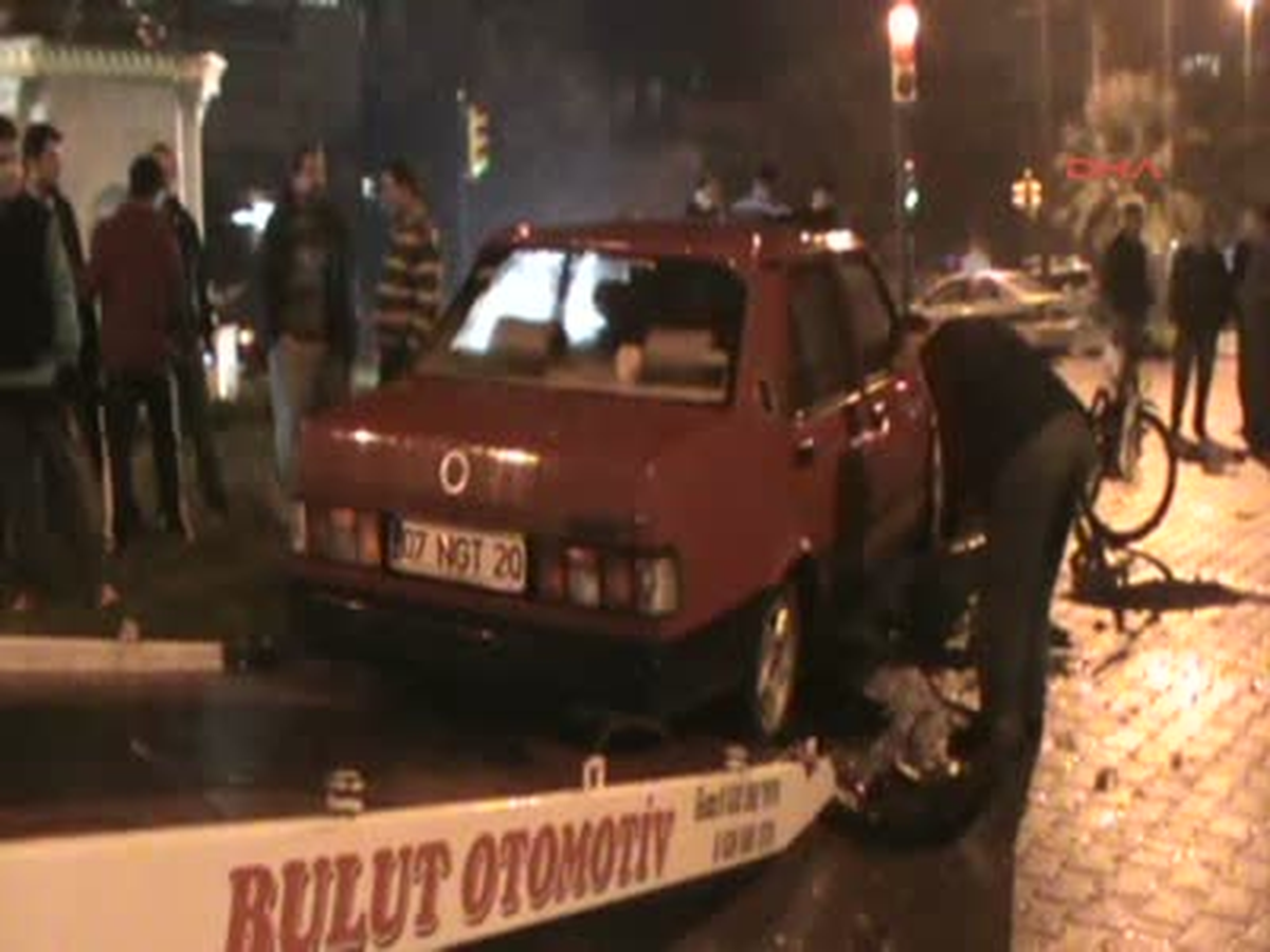 Işık İhlali Can Alıyordu Muğla\'nın Ortaca İlçesi\'nde, Kavşaktan Dönen Otobüse Kırmızı Işıkta...