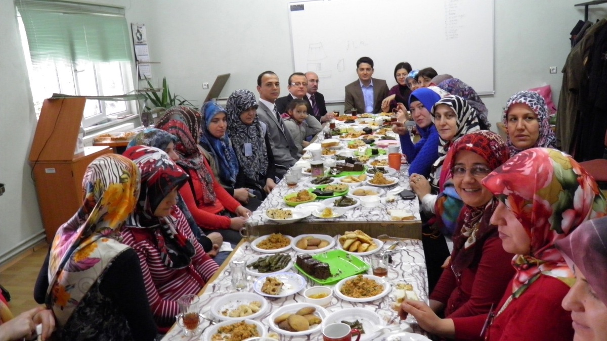 Kaymakam Sayın, Giyim ve Nakış Kursiyerlerinin Tutum Yatırım ve Türk Malları Haftasını Kutladı