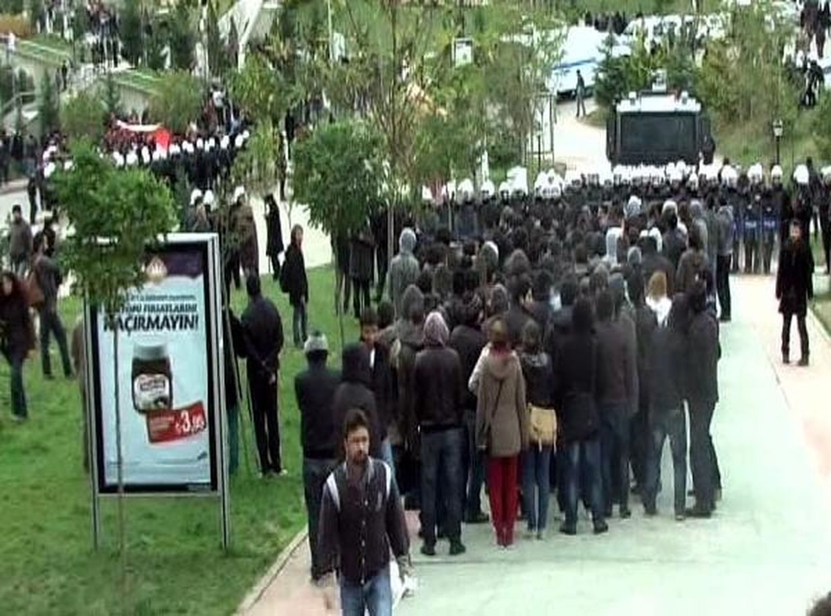 Kocaeli Üniversitesi\'nde Öğrenciler Arasında Gerginlik