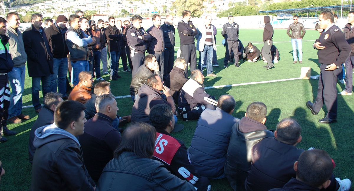 Komiserin Kibar Uyarısı Güldürdü