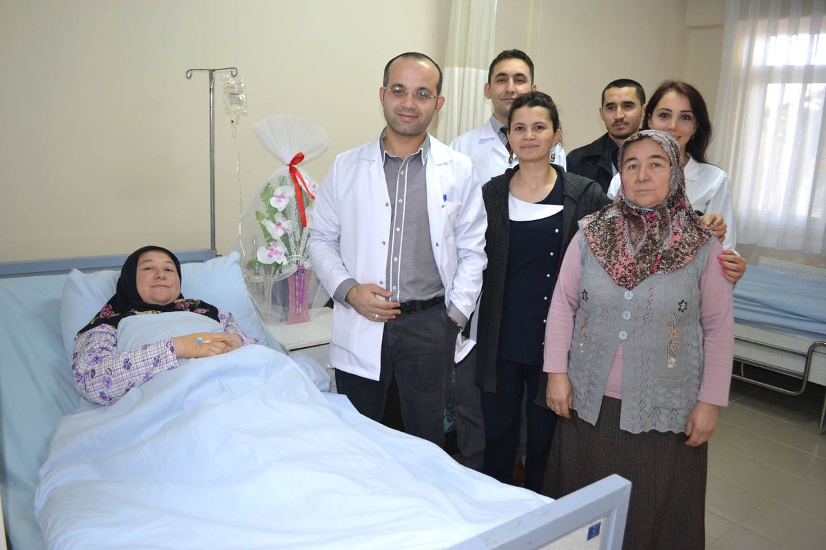 Kula\'da Kapalı Safra Kesesi Ameliyatı Yapılıyor