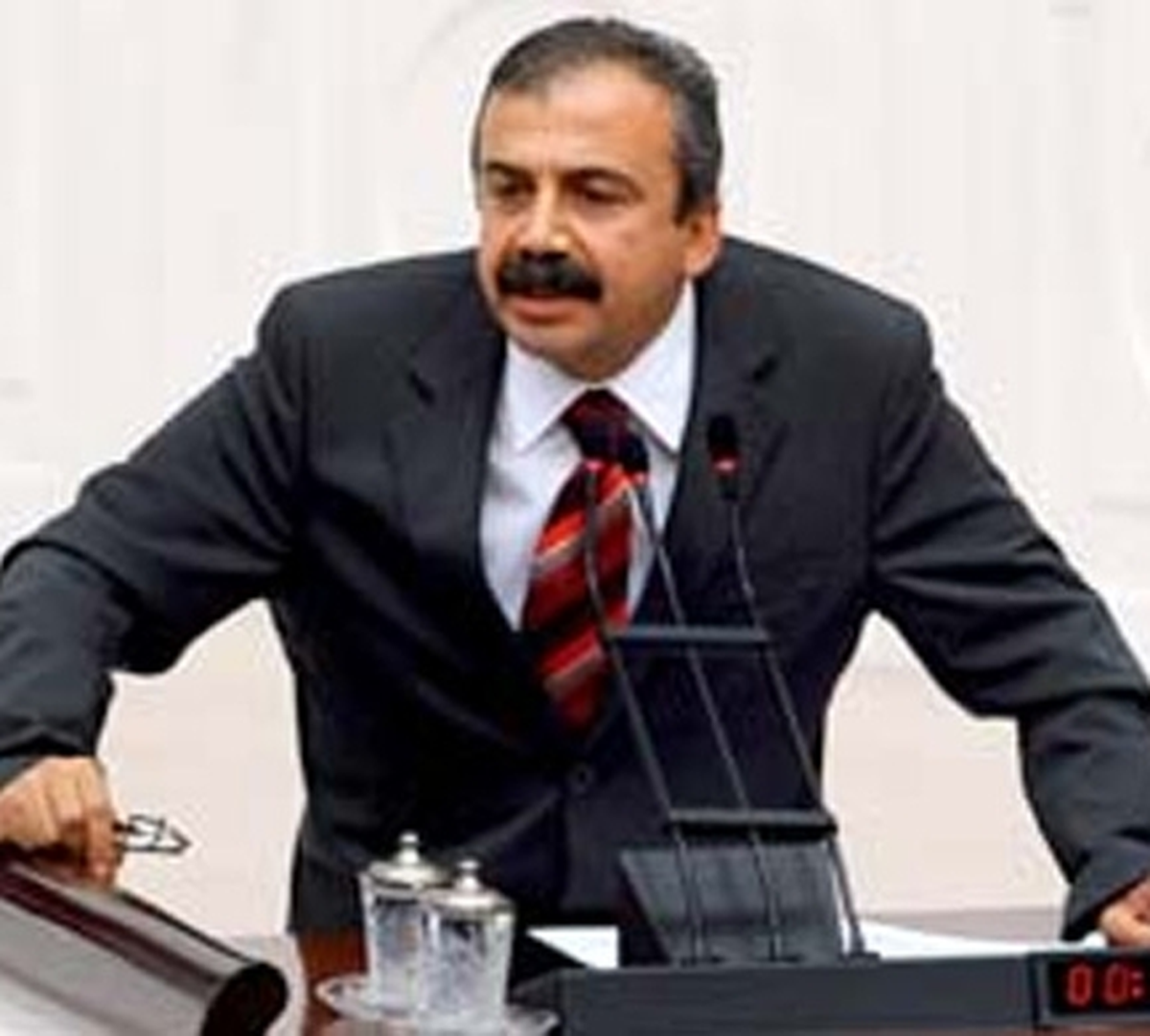Meclis\'te BDP ve İçişleri Bakanı Arasında Tartışma Çıktı