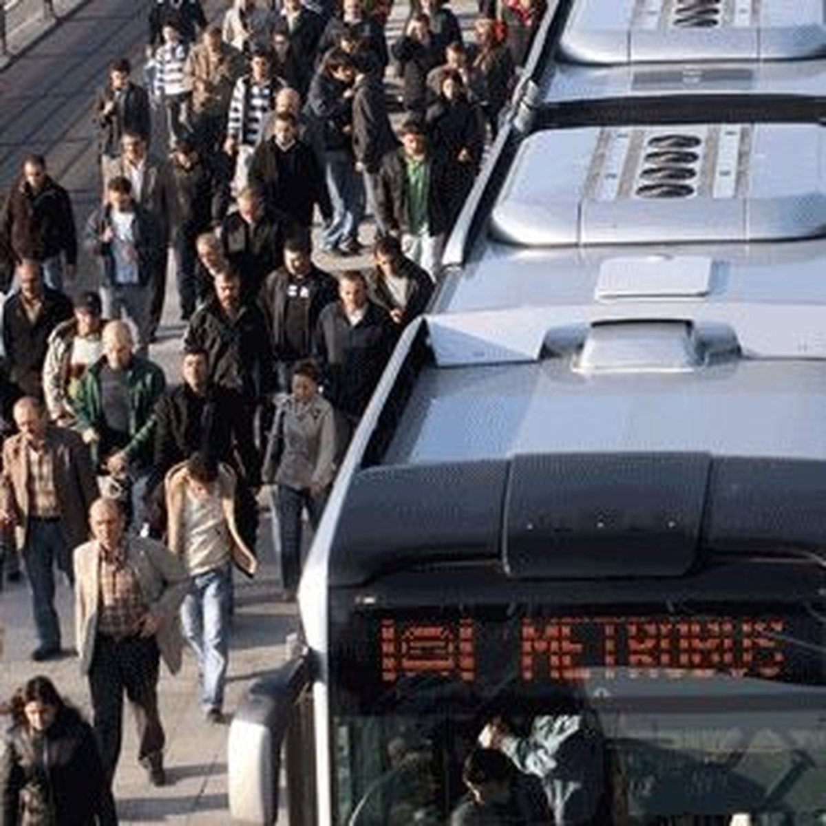 Metrobüs Arızası Vatandaşları Kızdırdı