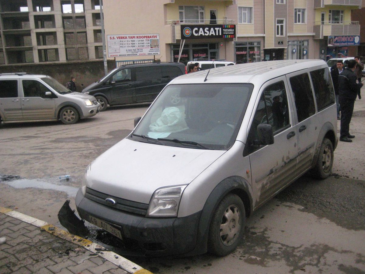 Muş\'ta Gaspçıların Peşine Düşen Polis Aracı Kaza Yaptı