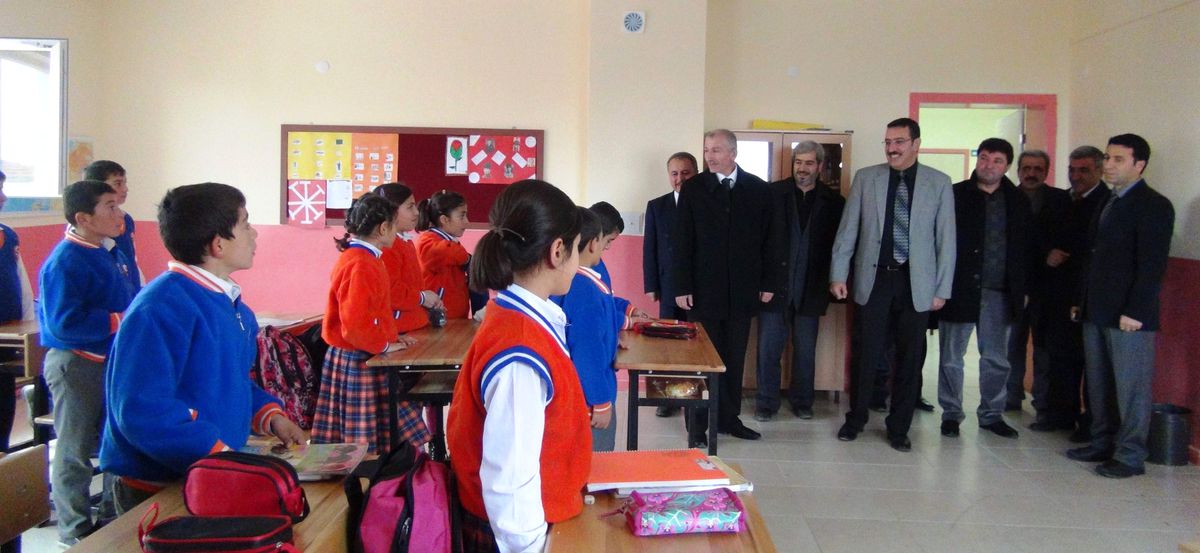 Öğrencilere Kışlık Giyecek Yardımı