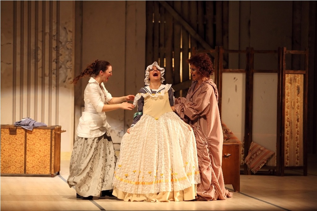 Opera Sahnesinde "Figaro\'nun Düğünü" Var