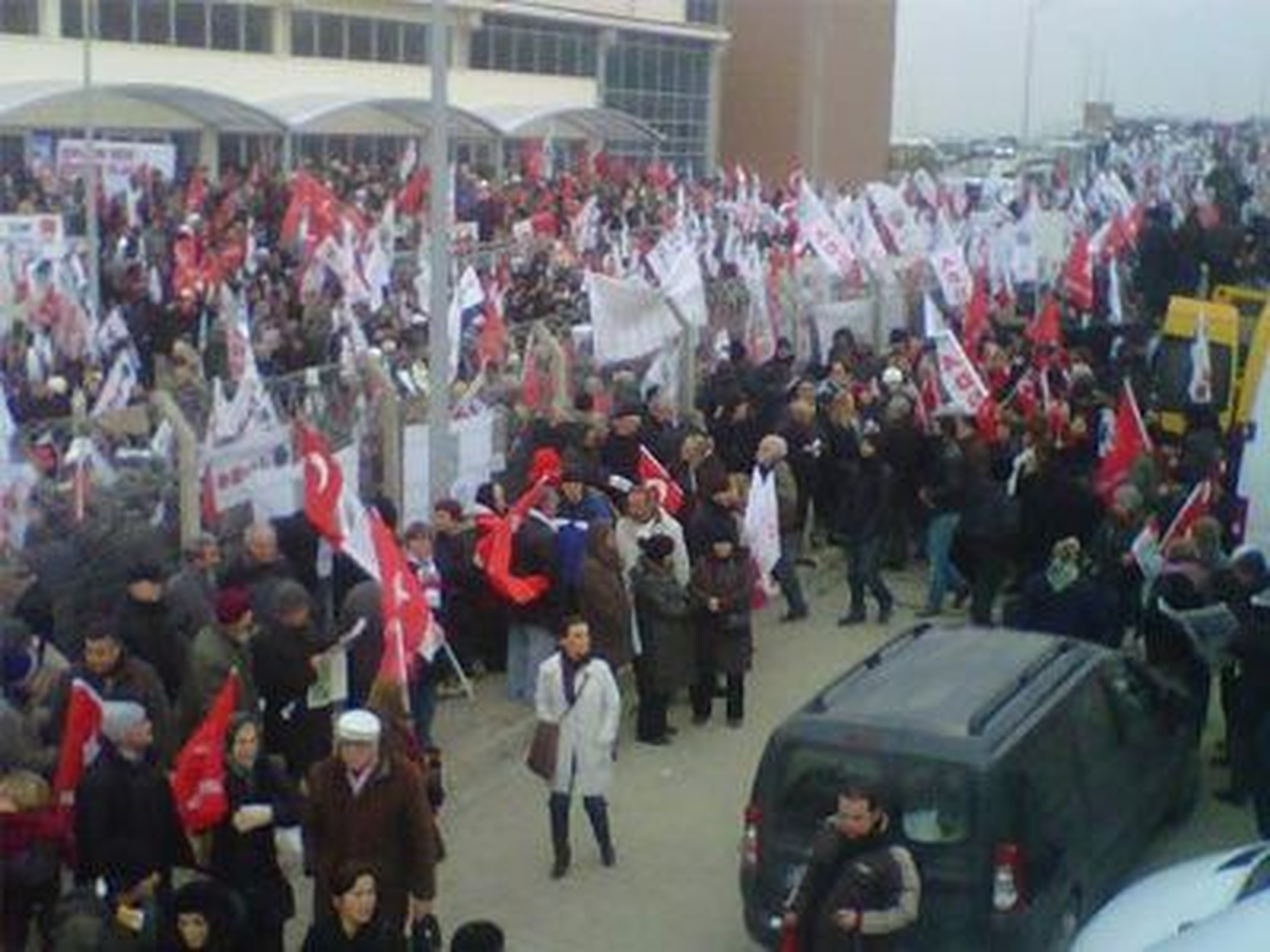 Silivri Cezaevi\'ne Akın (2)