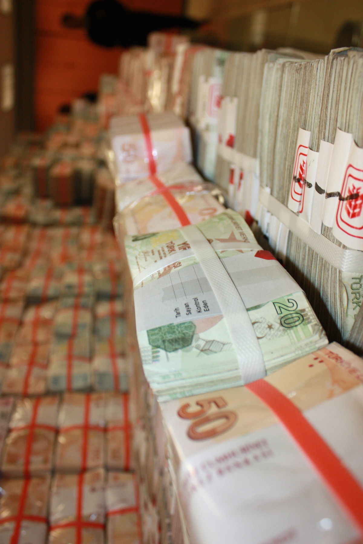 Tarihin En Büyük İkramiyesi Olan 45 Milyon Lira Görücüye Çıktı