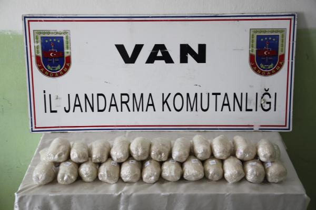 Terk Edilmiş Otomobilden 17 Kilo Eroin Çıktı