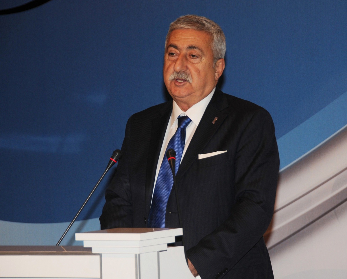 "Yabancı Hayranlığına Son Verilmeli"