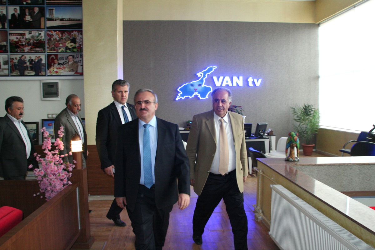 Vali Karaloğlu\'dan Van Tv\'ye Ziyaret