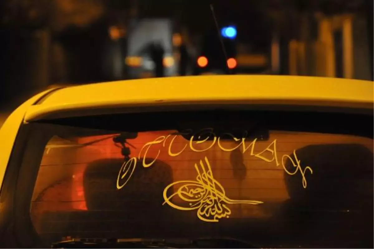 Kundaklanan Araçta Dikkat Çeken Yazı