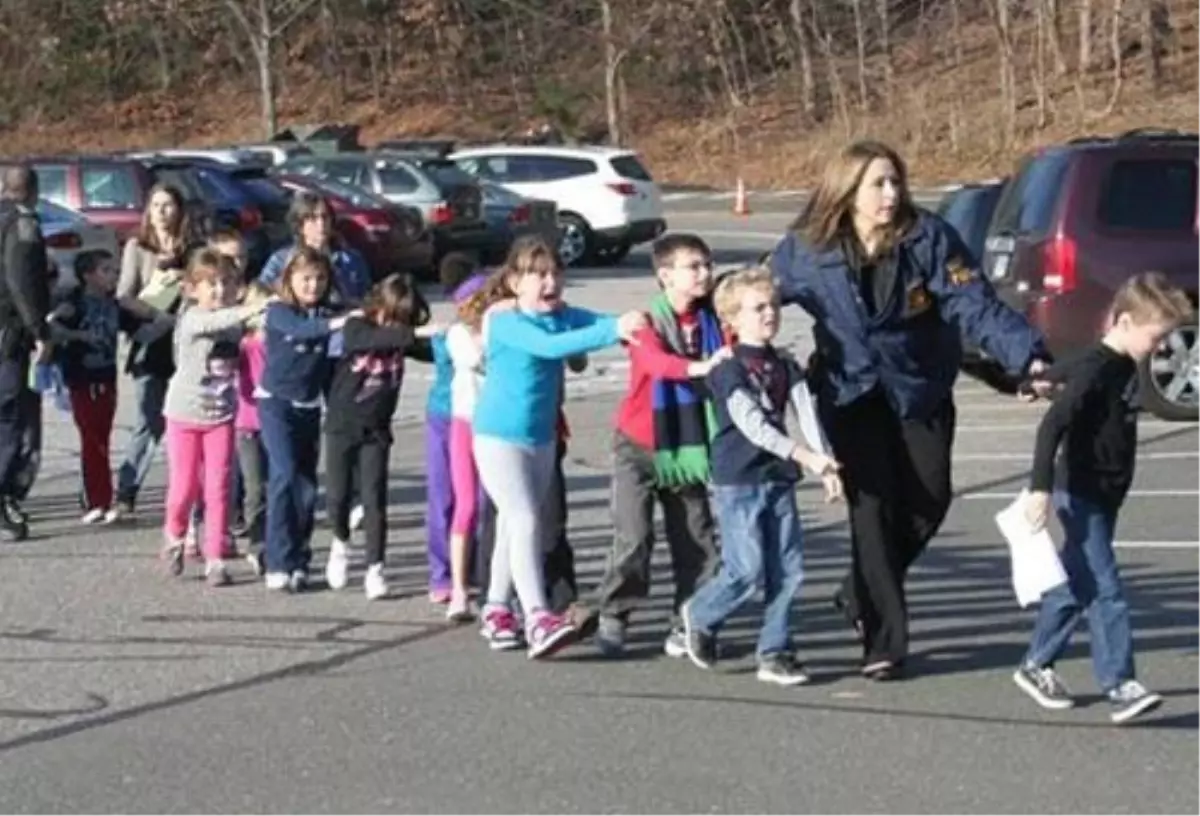 Abd\'de İlkokula Düzenlenen Silahlı Saldırıda 18\'ü Çocuk 27 Kişi Öldü