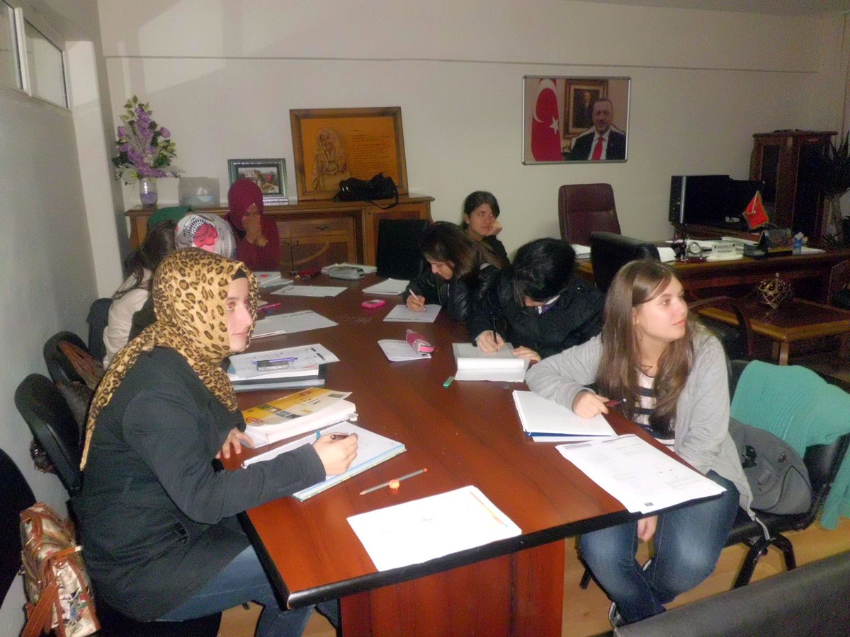 AK Parti\'den Eğitim Gönüllüleri Projesi