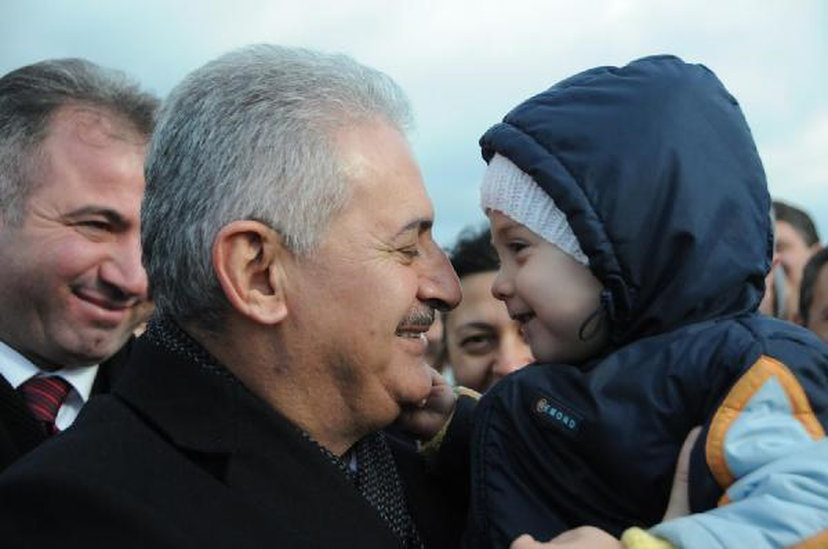 Bakan Yıldırım'ın Konvoyunda Kaza