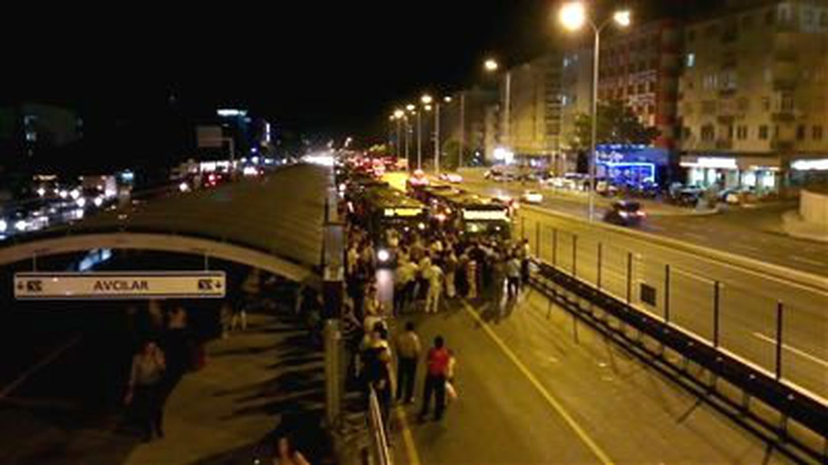 Bakırköy\'de Metrobüs Çilesi