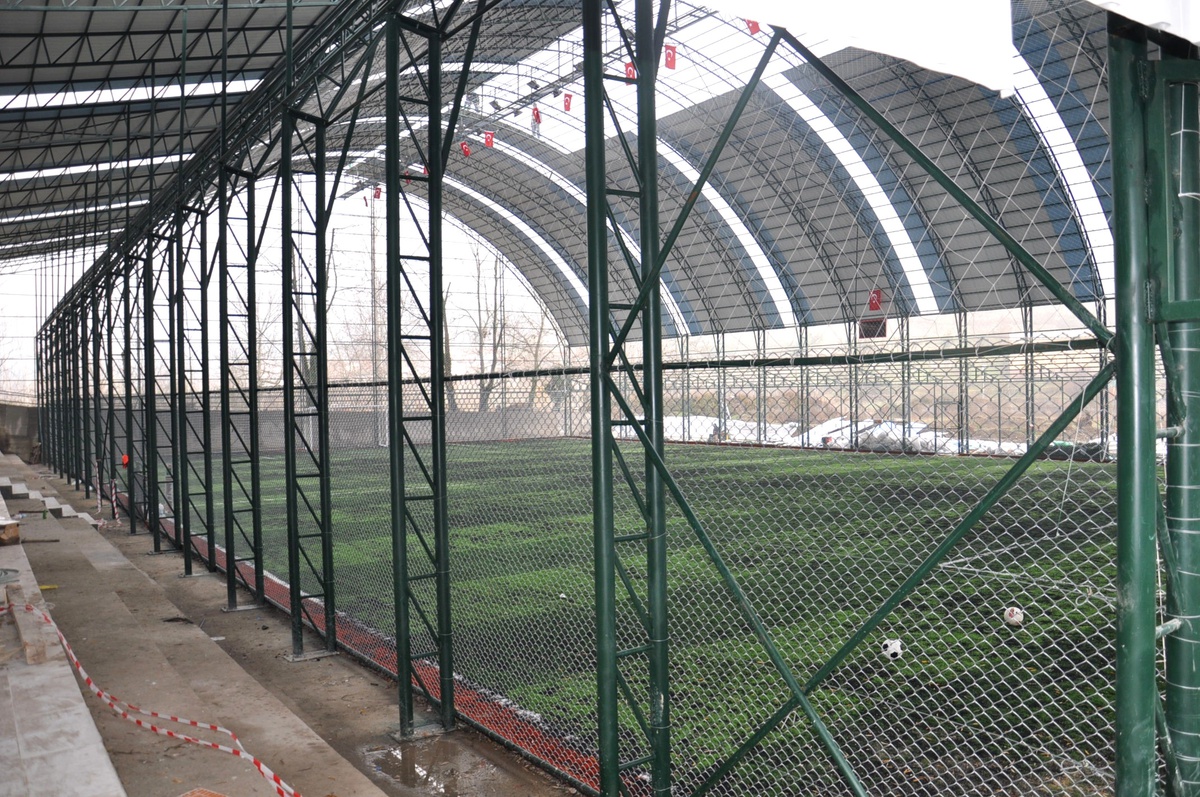 Balıkesir\'in En Büyük Halı Sahası Dursunbey\'e Yapılıyor