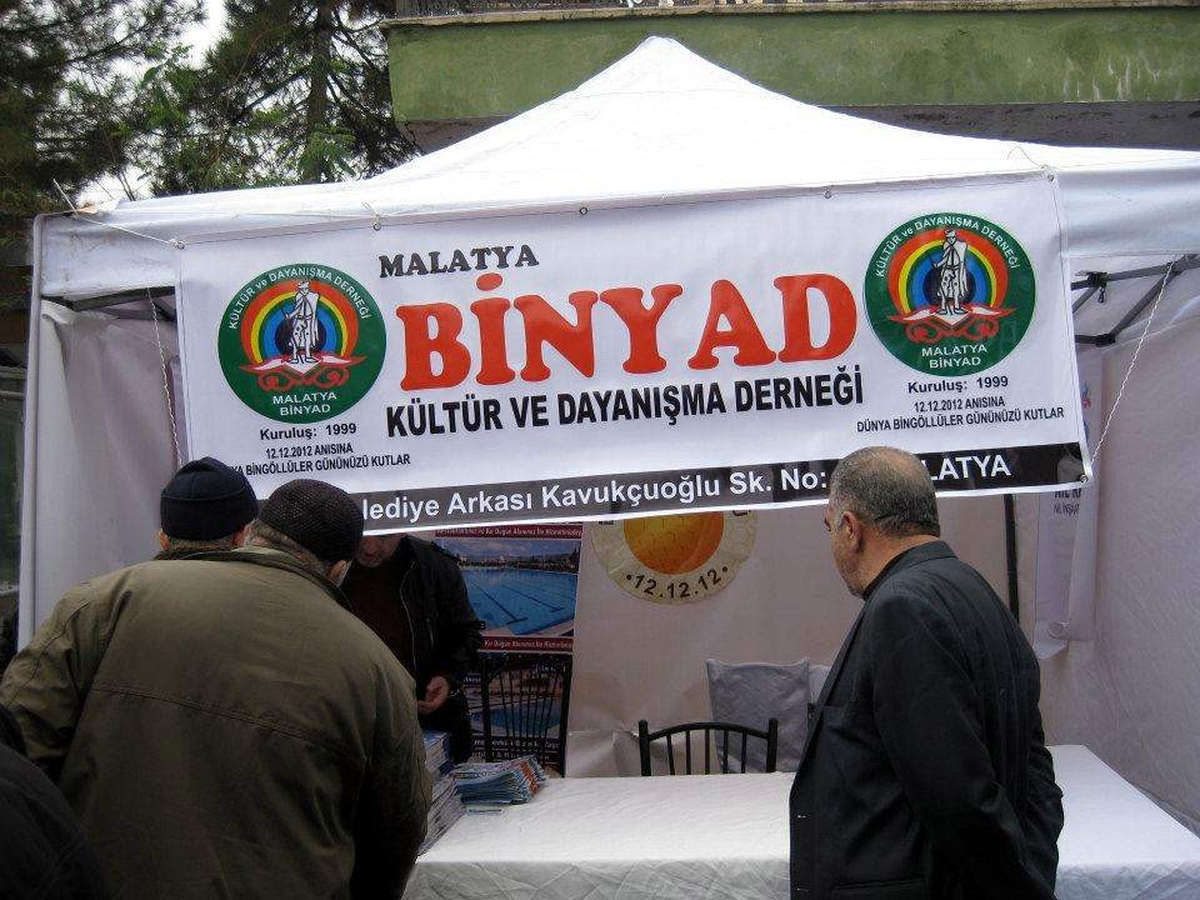Binyad, Bingöl\'de Malatya Kayısısı Dağıttı