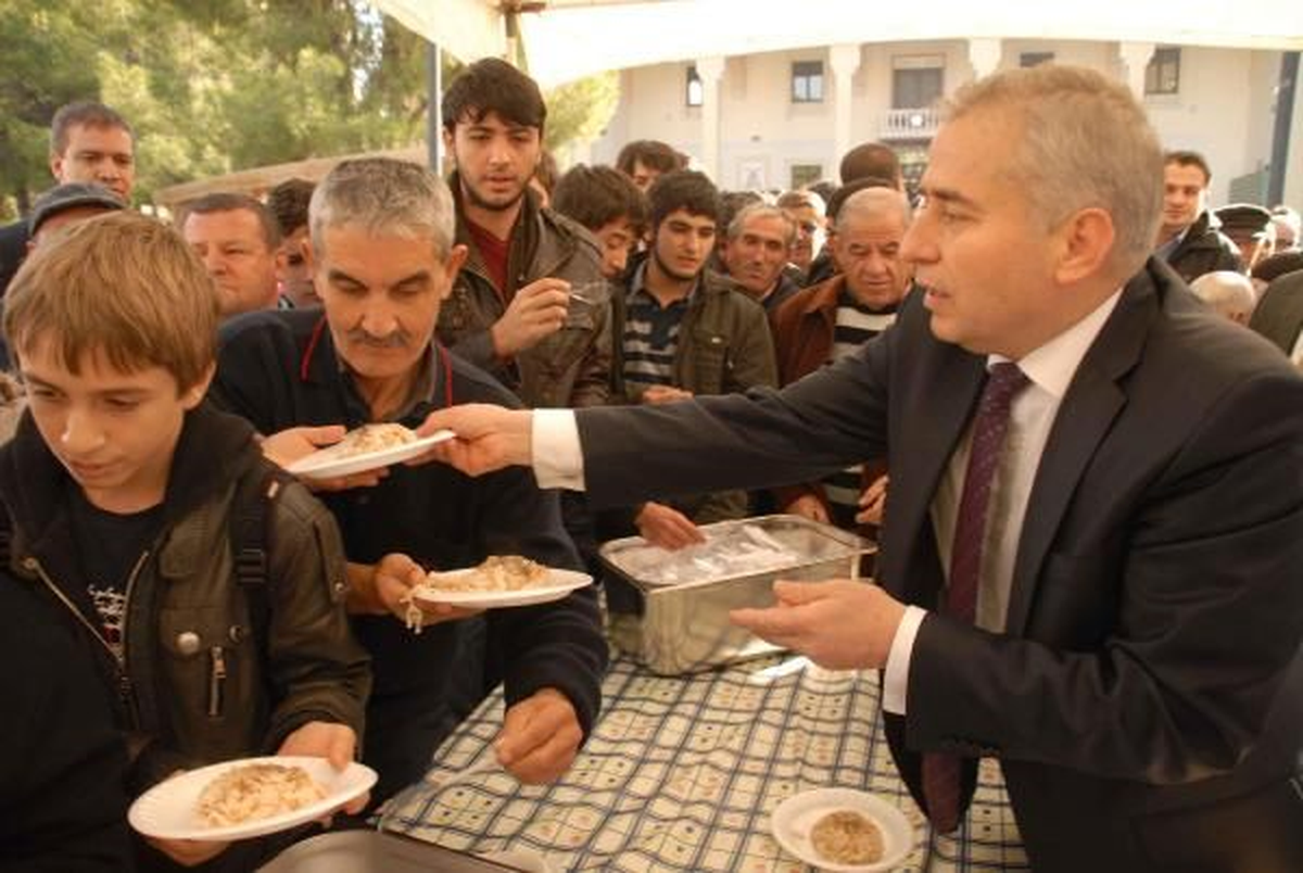 Denizli\'de "Büyükşehir Pilavı" Dağıtıldı