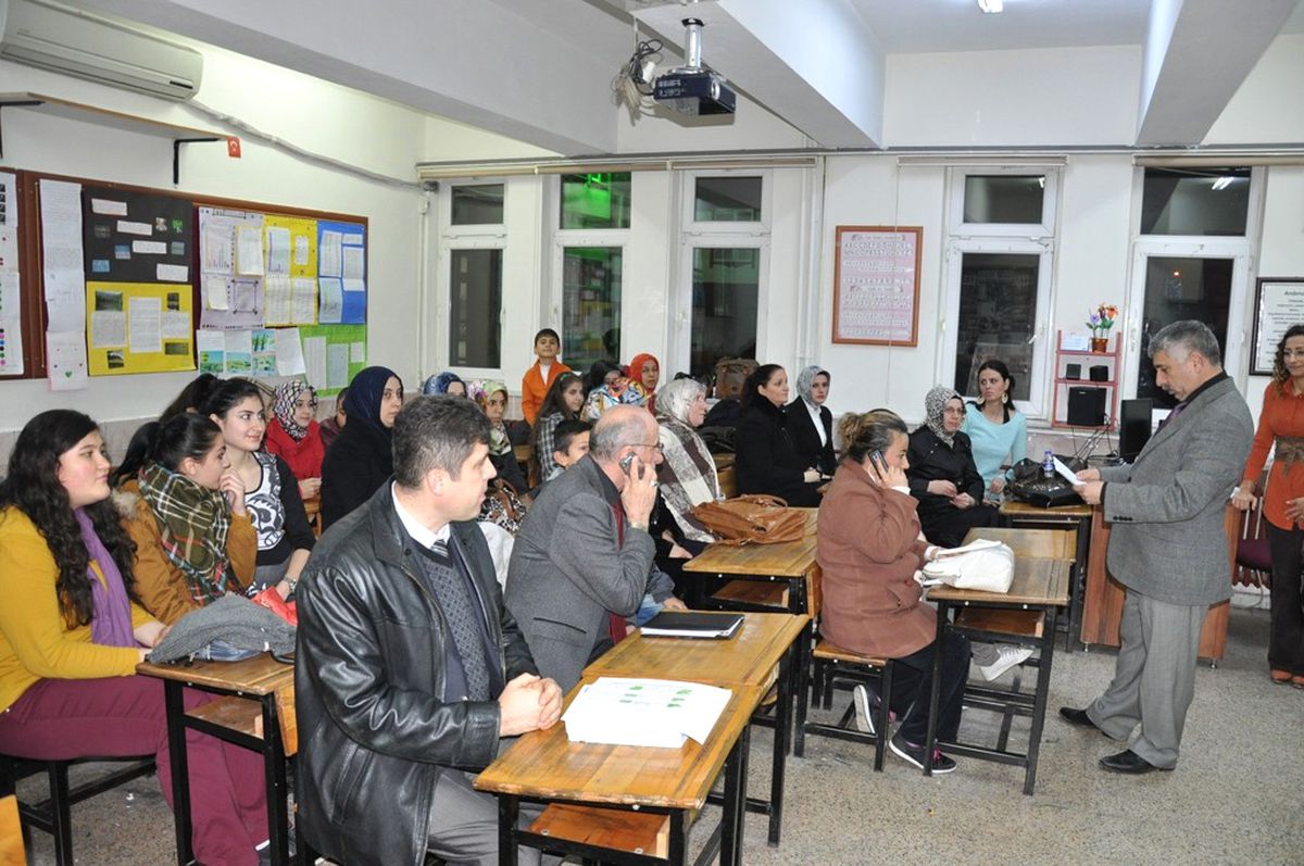 Evde Çocuk Bakımı Kursunu Bitirenlere Sertifika Verildi