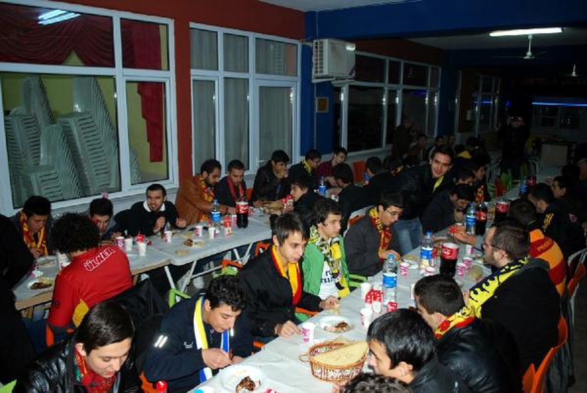 Galatasaray ve Fenerbahçe Taraftarları Bir Arada