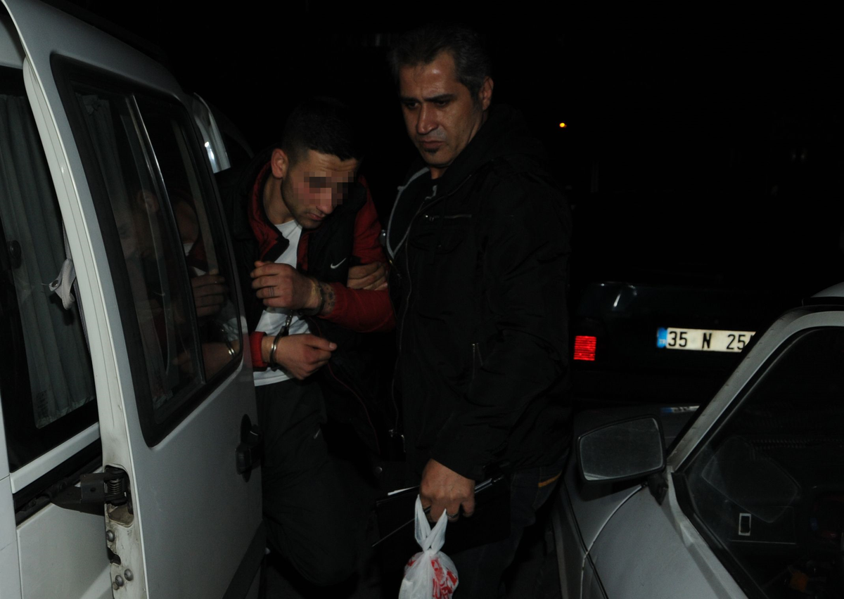 İzmir\'de "Yol Verme" Kavgası: 1 Ölü, 1 Yaralı