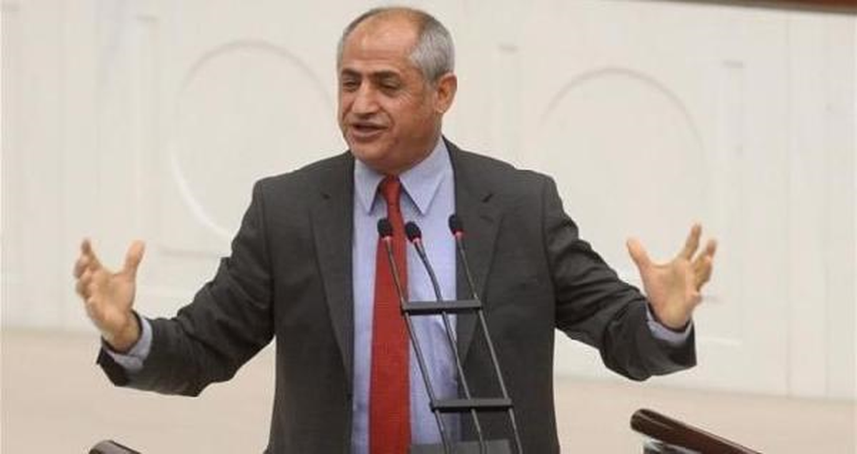 Meclis Kürsüsünde Marş Okudu, Detone Oldu