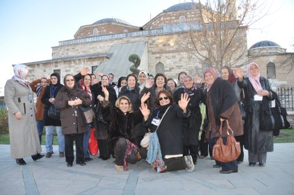 Mevlana Haftası\'nda kadınlara Konya Turu