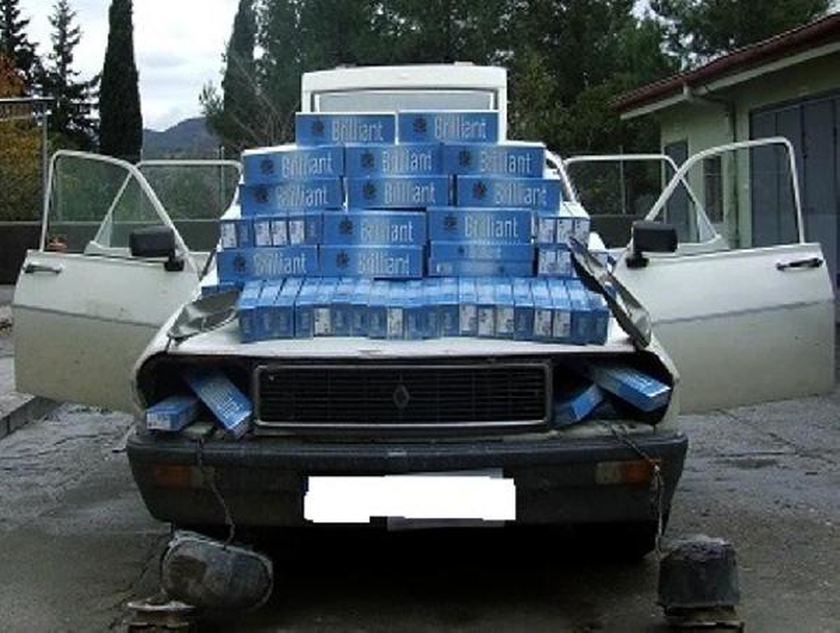 Otomobilin Farından Kaçak Sigara Çıktı