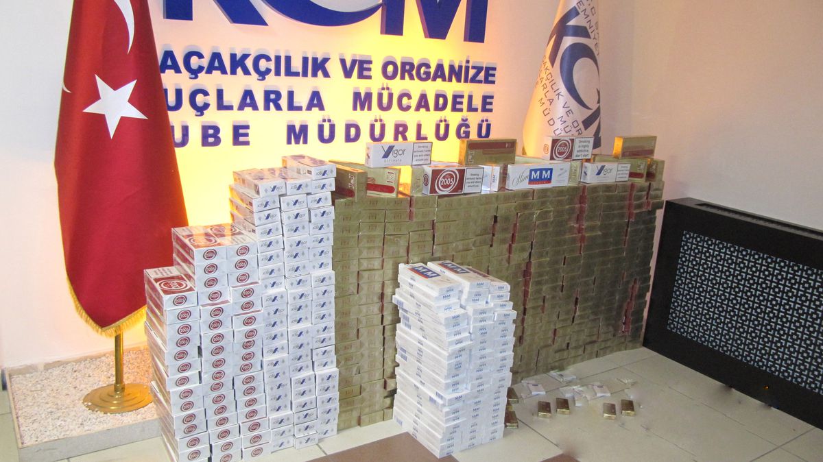 Samsun\'da 6 Bin 330 Paket Kaçak Sigara Ele Geçti