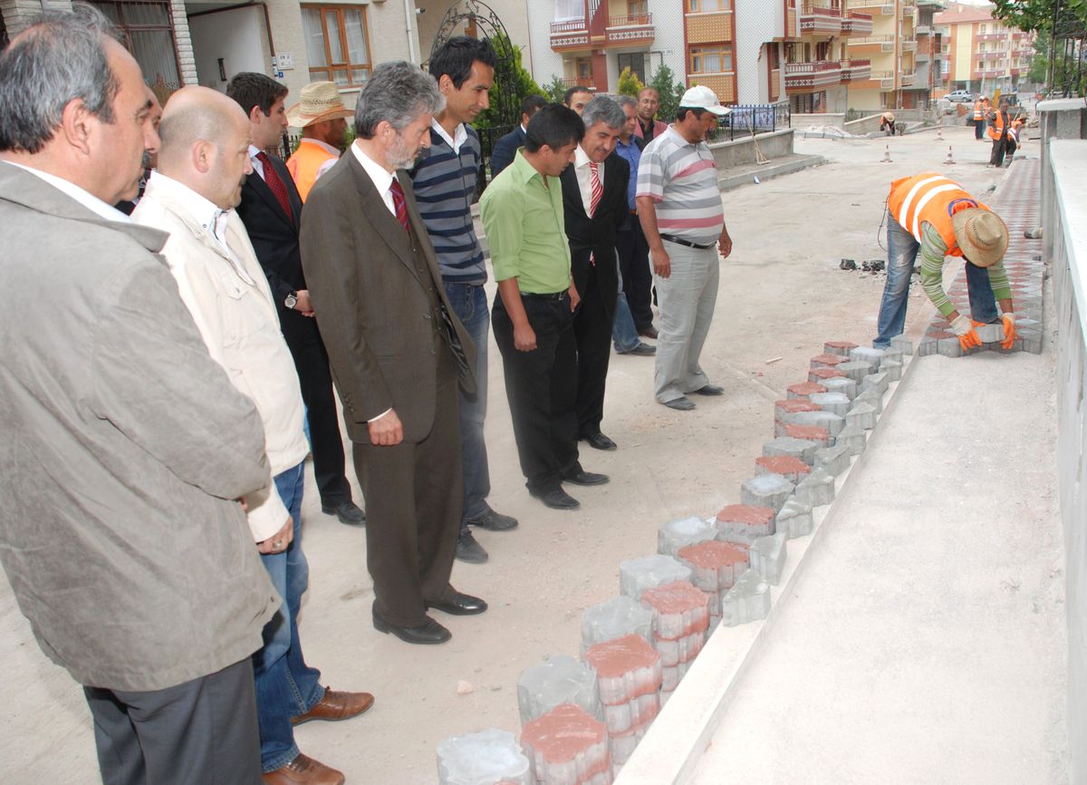 Sincan Belediyesi, Kaldırım Çalışmalarına Devam Ediyor