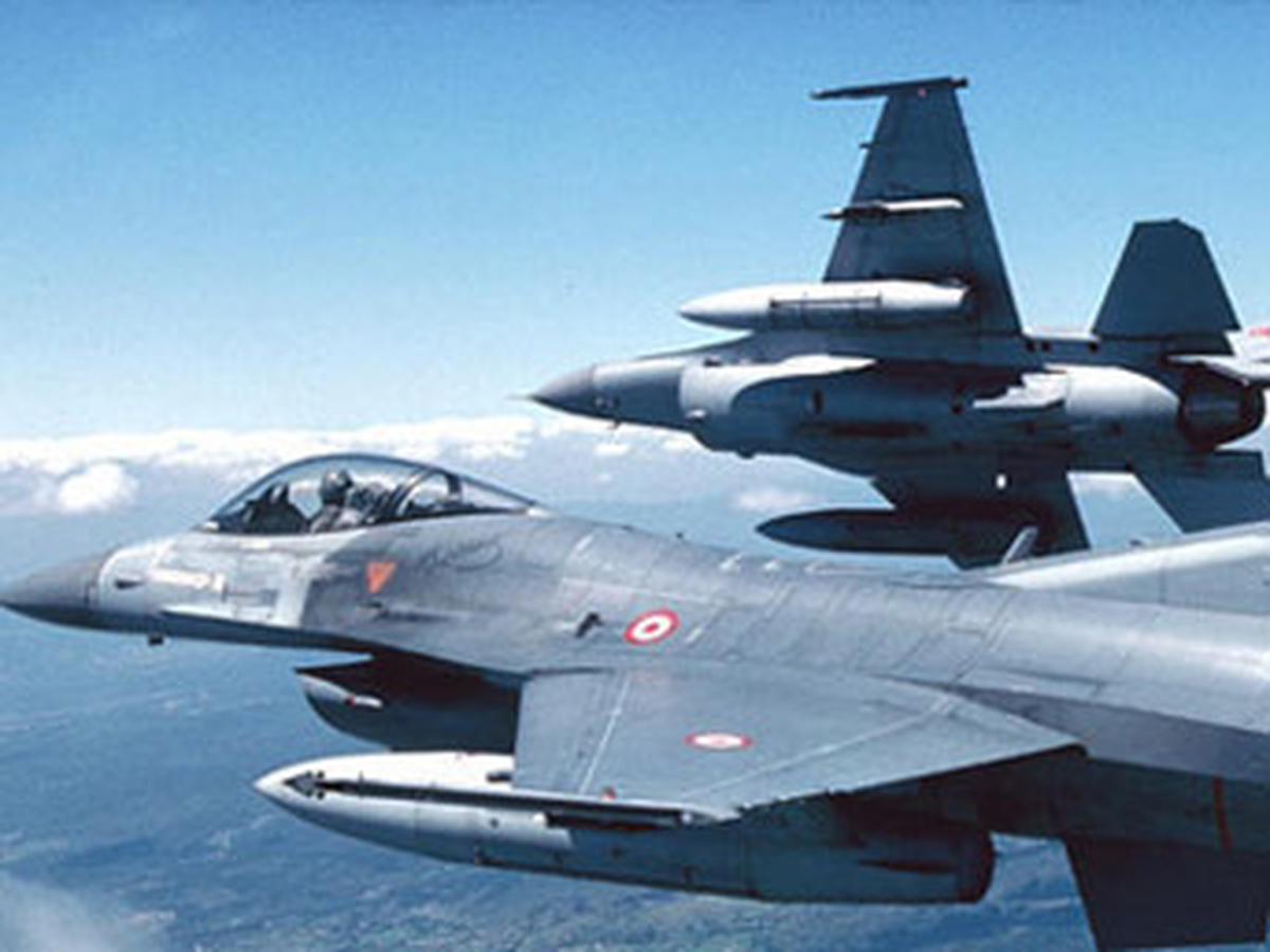 Sınırda Uçak Hareketliği