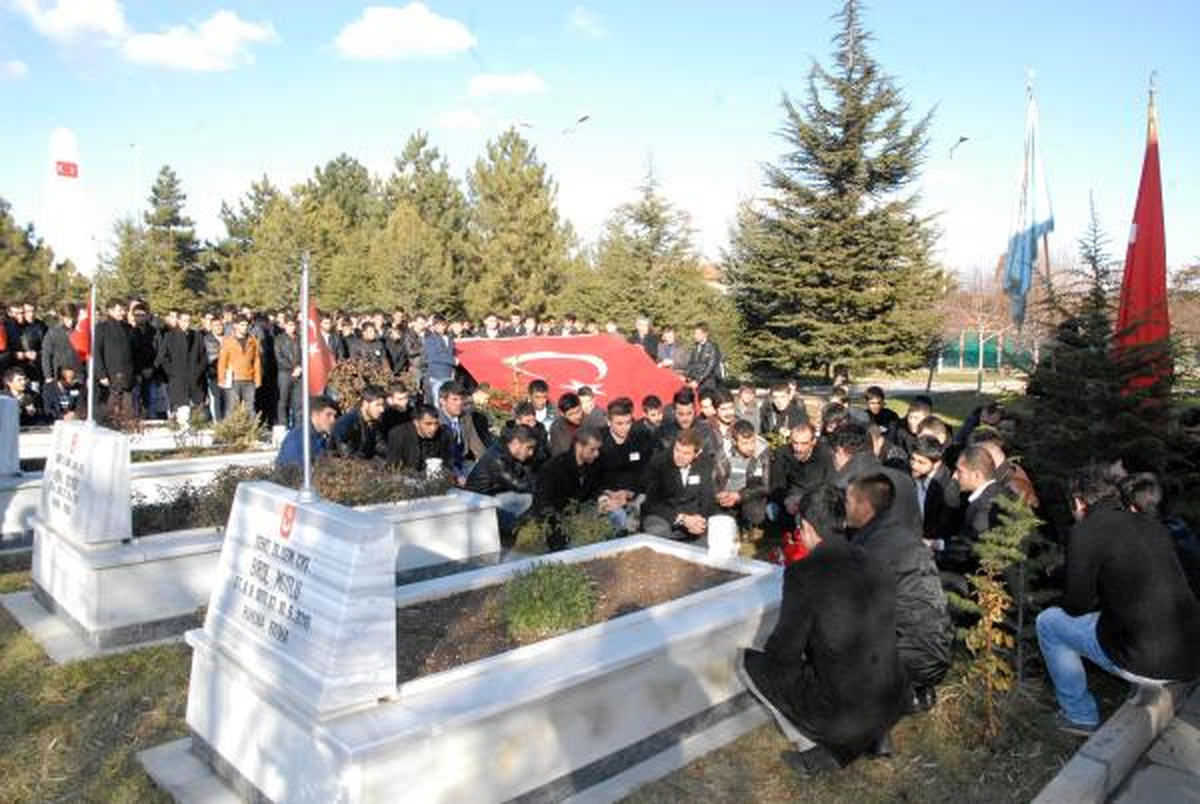 Üniversite Öğrencileri Sarıkamış Şehitleri\'ni Andı