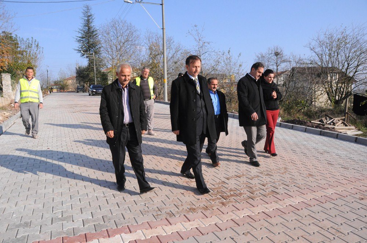 Uzuntarla\'nın Yollarına Parke Döşeniyor